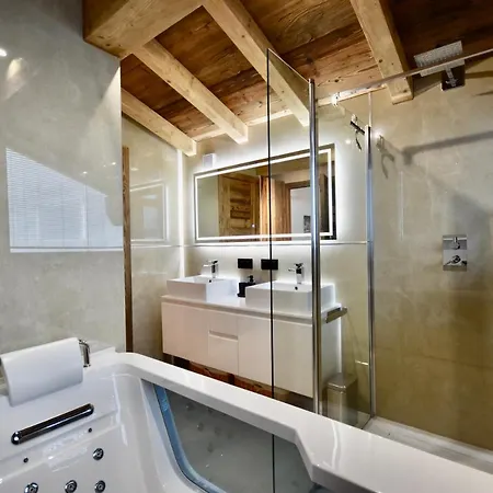 De Luxe Avec Magnifique Vue A Courchevel, 5 Chambres, 15 Pers Chalet