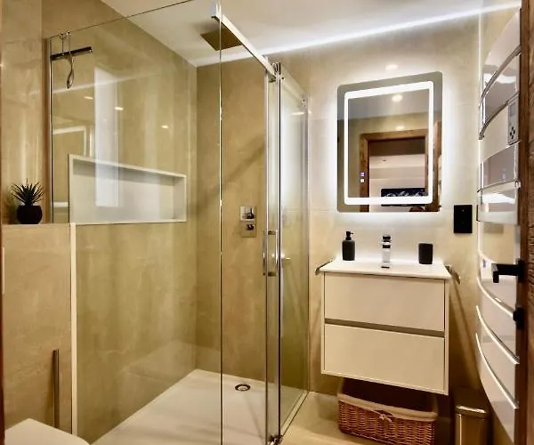 De Luxe Avec Magnifique Vue A Courchevel, 5 Chambres, 15 Pers *